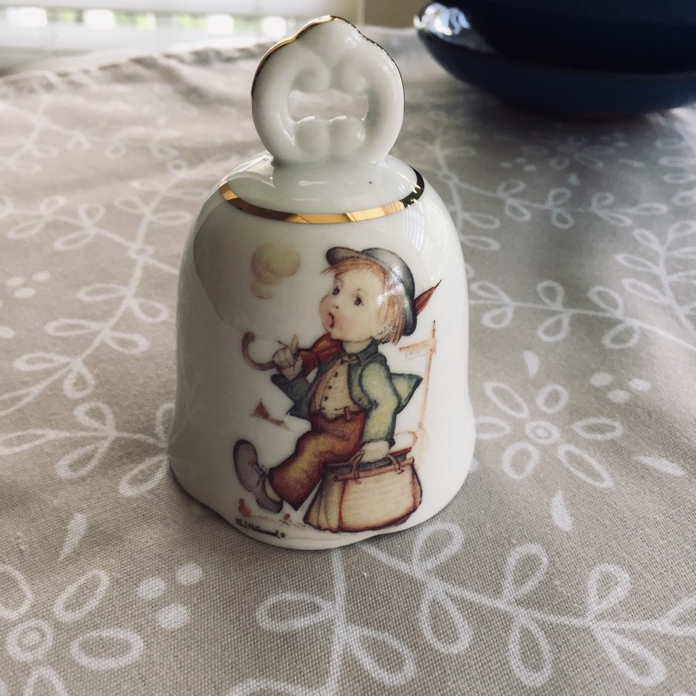 Vintage. M.J. Hummel Bell‎ -The Merry Wanderer